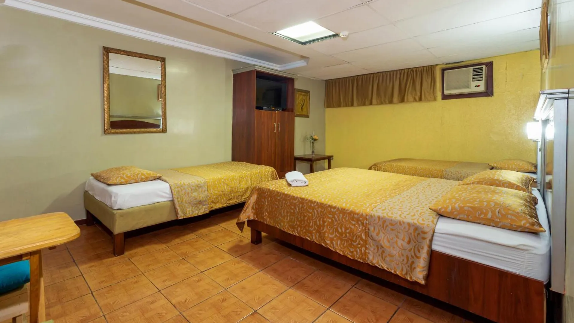 Hotel Malecon Inn Гуаякиль