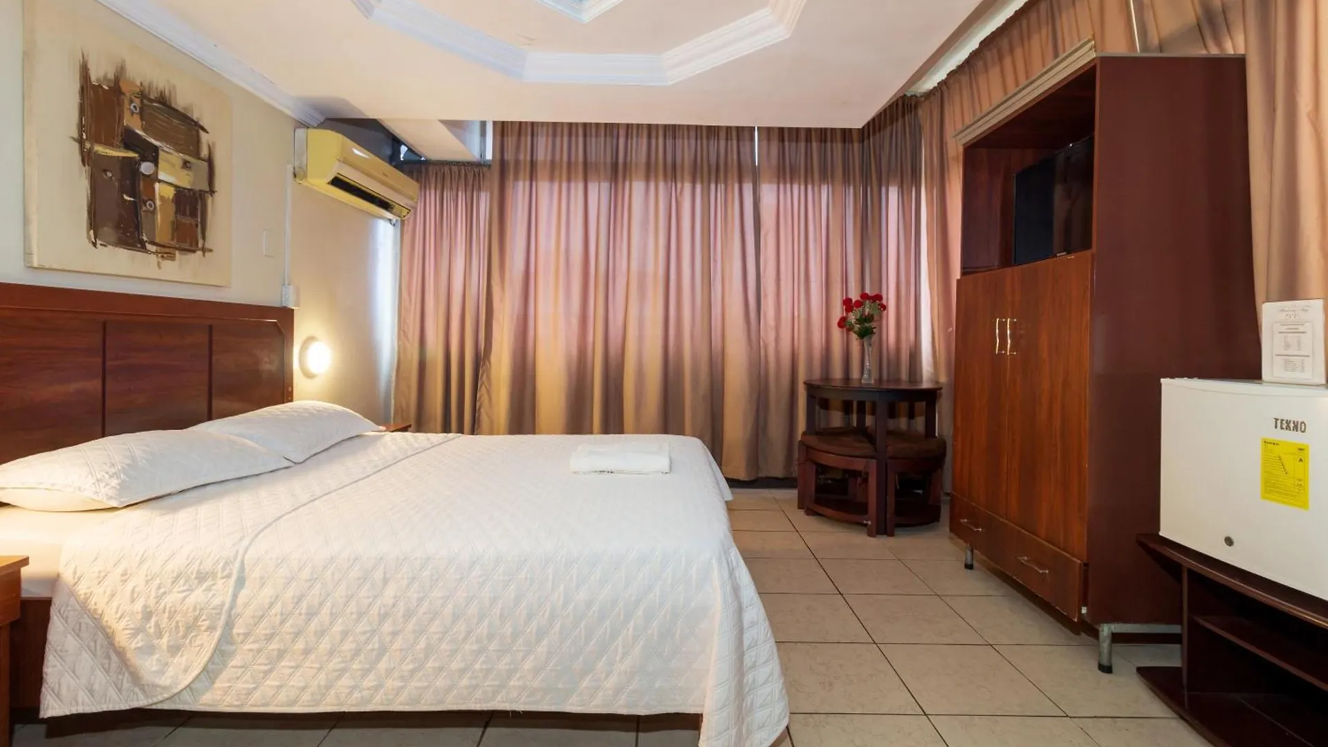 Hotel Malecon Inn Гуаякиль
