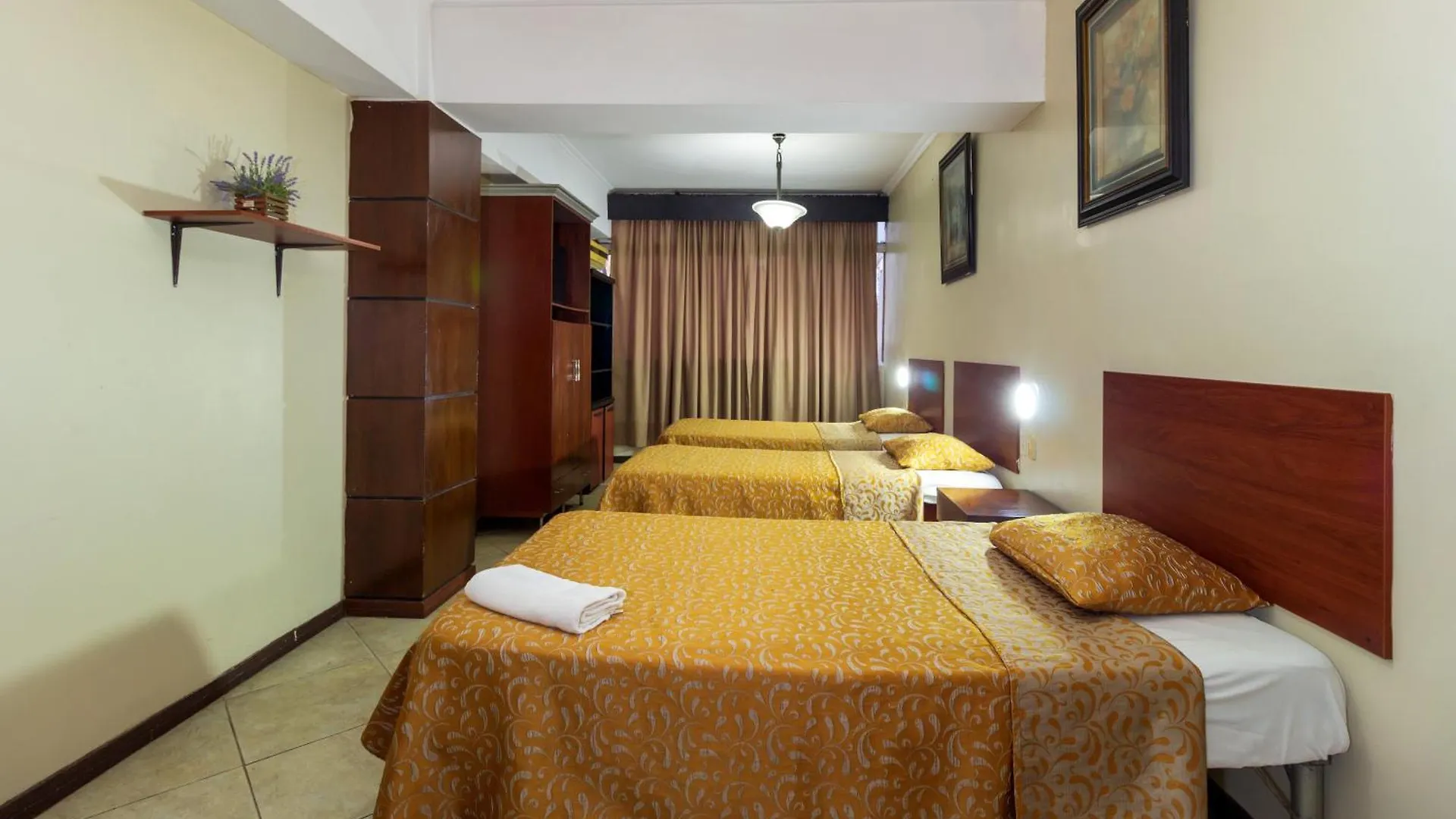 Hotel Malecon Inn Гуаякиль