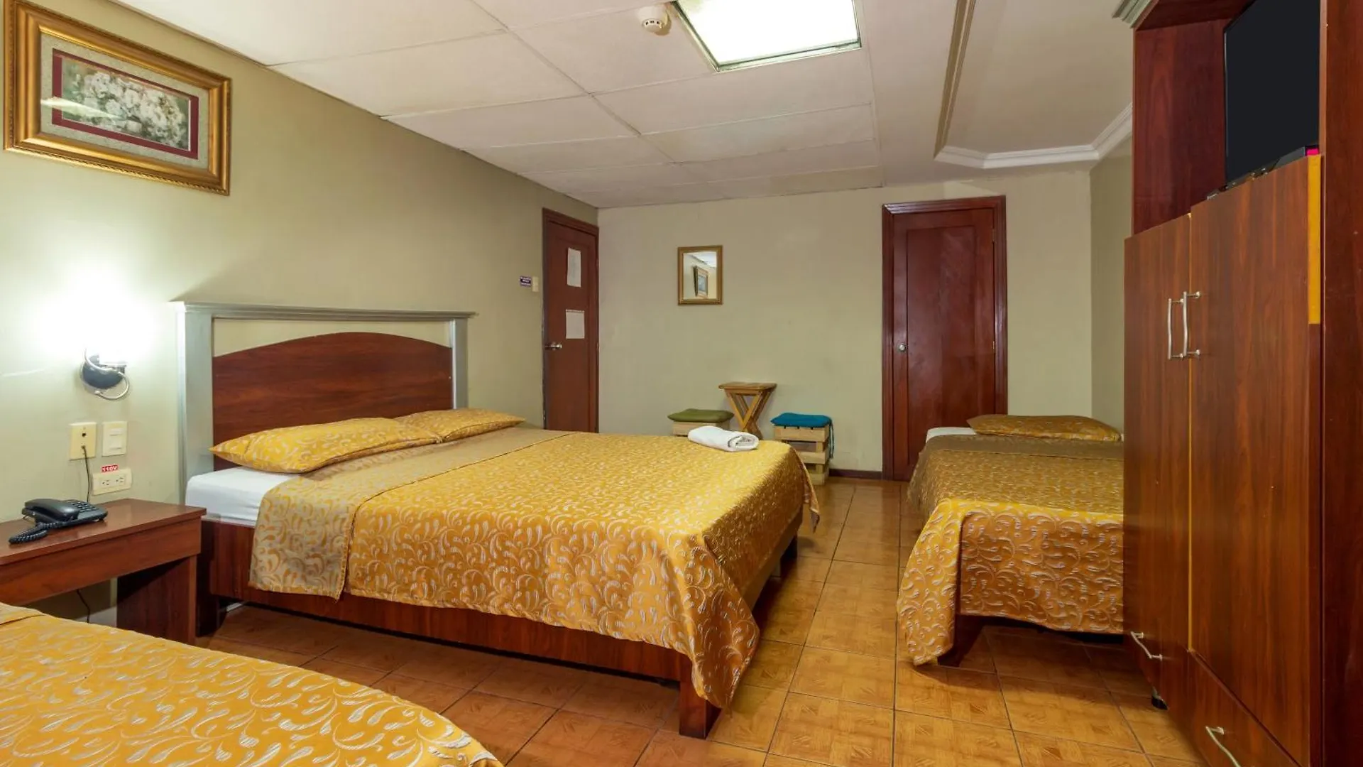 Hotel Malecon Inn Гуаякиль