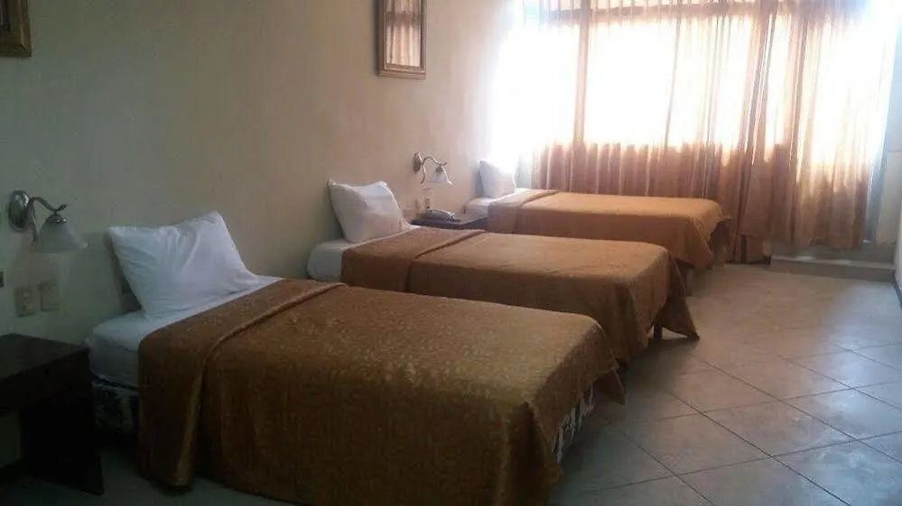 Hotel Malecon Inn Гуаякиль