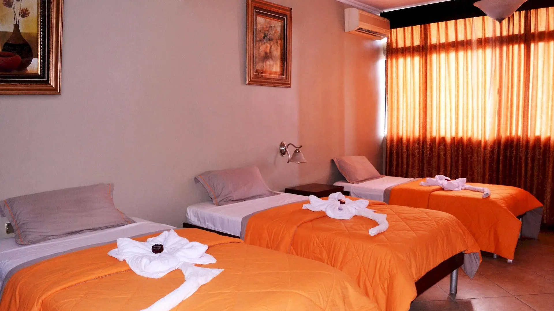 ***  Hotel Malecon Inn Гуаякиль Эквадор