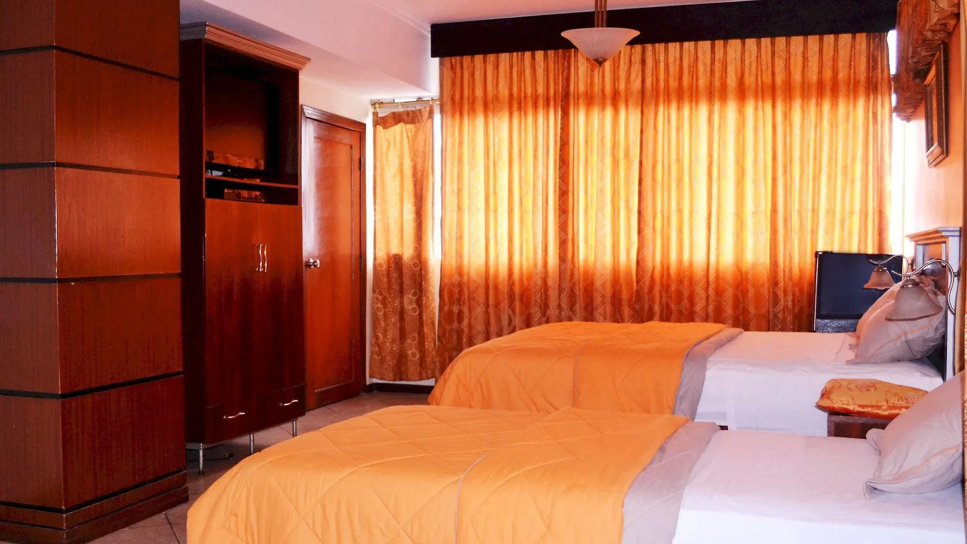 Hotel Malecon Inn Гуаякиль